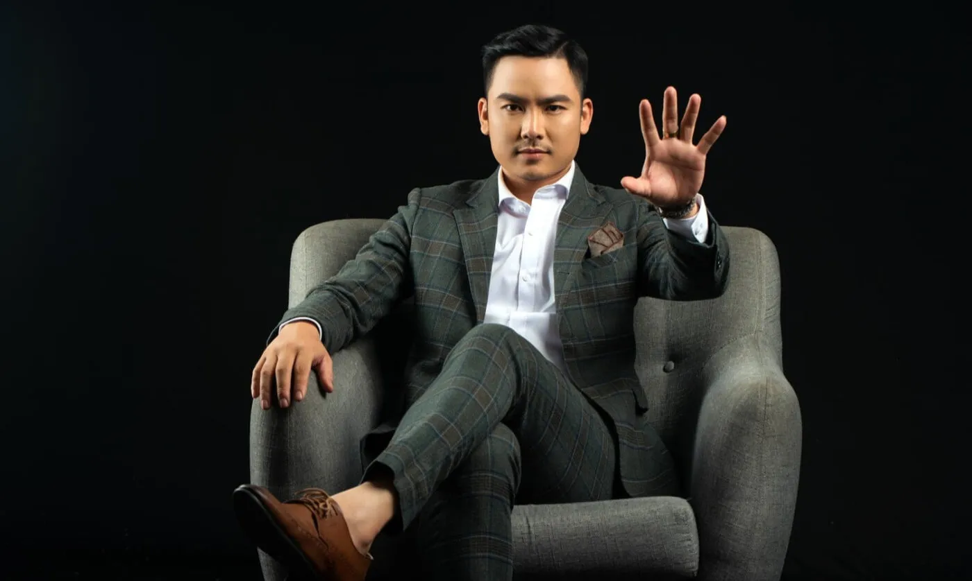 Tác giả Thanos Nguyễn